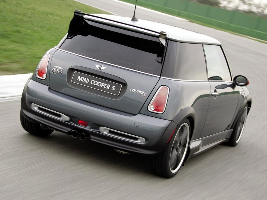  Mini Cooper S with JCW GP Tuning Kit 2005 года  (фото 21 из 25)